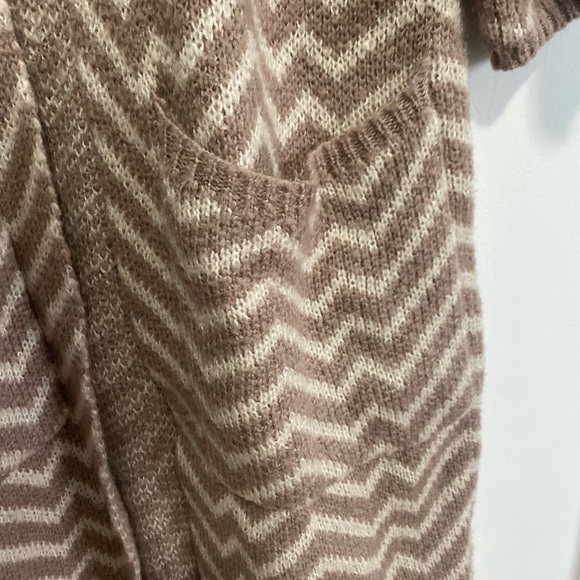 Chevron design forever 21 cardigan - Picture 3 of 4